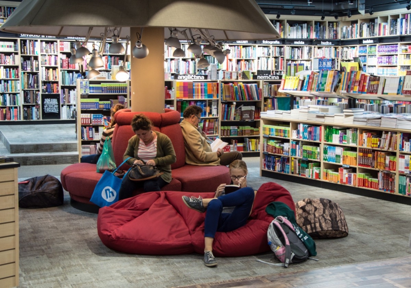 boutique-FLASSANS SUR ISSOLE-min_books_bookstore_book_reader_readers_reading_shop_sale_books-849006