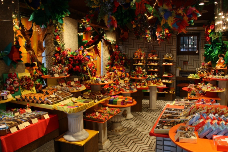 boutique-FLASSANS SUR ISSOLE-min_candy_store_chocolate_shop_chocolate_switzerland-393515